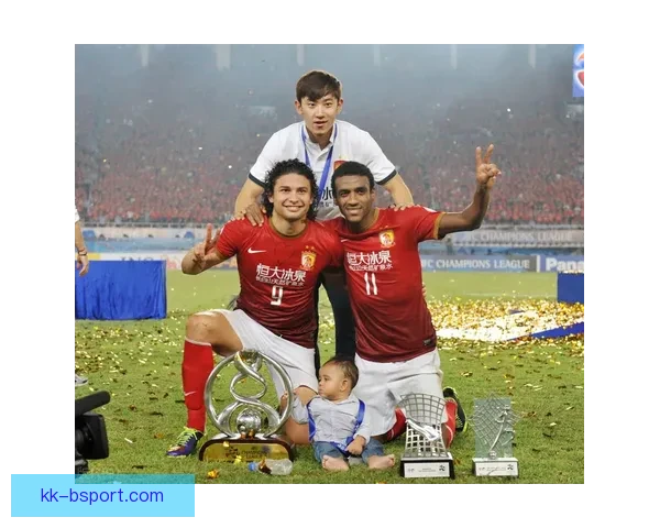 艾克森亚冠决赛绝杀助恒大捧杯缔造球队登顶亚洲的历史传奇巅峰瞬间