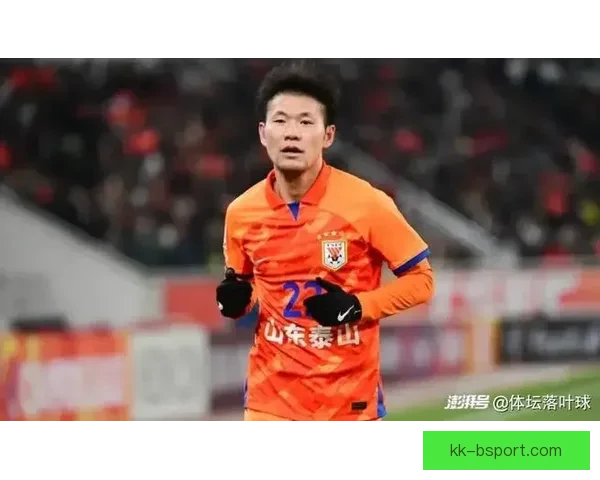 李源一在国足中场拼劲十足 成为防守核心稳固球队后防线 李源一在国足中场拼劲十足 成为防守核心稳固球队后防线