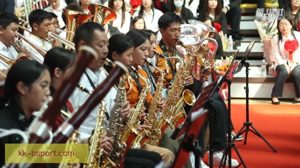 中游队伍看台歌声传统，凝聚主场氛围与球迷认同